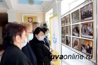 В Верховном Хурале Тувы открыта фотовыставка по 100-летию тувинского парламентаризма
