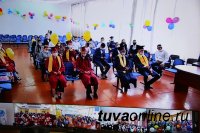 Кан-оол Даваа поздравил выпускников Тувинского Госуниверситета 