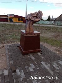 На Левобережных дачах Кызыла устанавливают скульптуру в память о погибшей из-за безответственности родителей малышки
