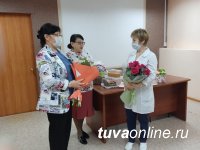 Единороссы поздравляют медиков Тувы с профессиональным праздником