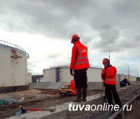 Стройотрядовцы ТувГУ проводят летний трудовой сезон на нефтебазе Норильска Стройотрядовцы ТувГУ проводят летний трудовой сезон на нефтебазе Норильска