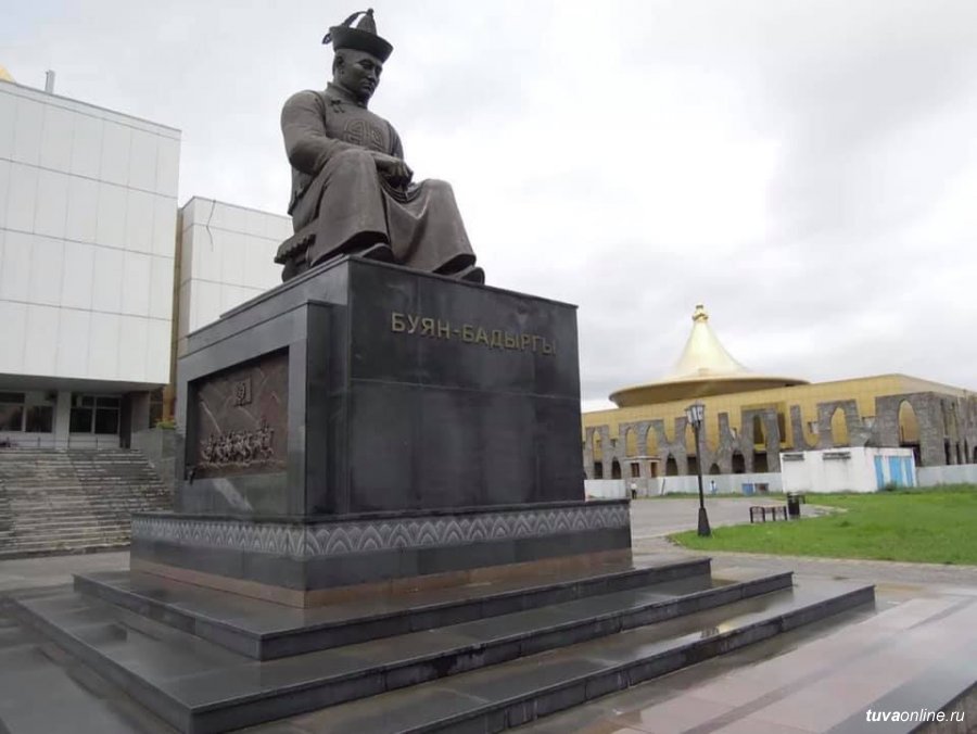 Монумент Иннокентию Сафьянову готов и отправлен из центра России в Туву