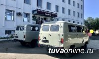 Еще два новых автомобиля УАЗ переданы ветеринарным службам двух кожуунов Тувы