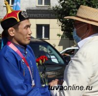 В Туве торжественно встретили первого в истории республики обладателя олимпийской награды борца Артаса Санаа В Туве торжественно встретили первого в истории республики обладателя олимпийской награды борца Артаса Санаа