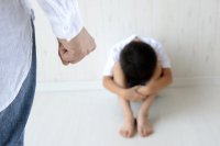 В Туве возбуждены два уголовных дела за жестокое обращение с детьми