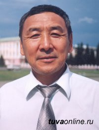 63-м Почетным гражданином Кызыла стал ветеран связи, бывший руководитель Кызыла Дмитрий Донгак