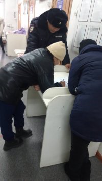 В Туве пенсионер МВД нашел в ходе большой поисковой операции пропавшего накануне 5-летнего ребенка