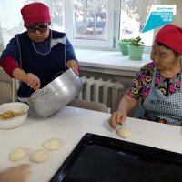 Пирожки долголетия: как выпечка оздоравливает жильцов Чаданского дома-интерната