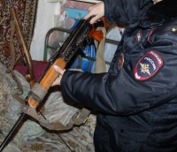 Полиция наградит жительницу села Бай-Хаак за добровольную сдачу найденного оружия