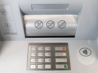 Банк России увеличивает выдачу наличных банкам для пополнения банкоматов