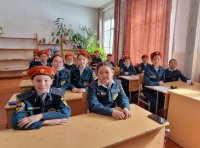 Еще в одной тувинской школе открылся кадетский класс МЧС России