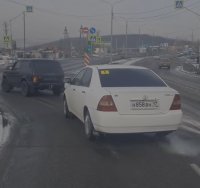 Видео в соцсети с проехавшими на красный сигнал светофора в Кызыле водителями помогло привлечь их к ответственности