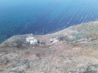 Житель Тувы переехал в Анапу, собрал из найденных на свалке стройматериалов "дом" с видом на море