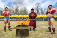 В Туве в День Победы прошел турнир по борьбе хуреш с участием 120 борцов, в том числе 32 монгольских спортсменов
