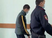 В Туве перед судом предстанет мужчина, выбросивший с восьмого этажа двух девочек