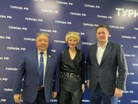 Сенатор Дина Оюн познакомилась с работой корпорации "Туризм.РФ"