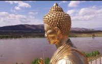 16-метровую статую Будды, самую высокую в России, открыли в Кызыле у слияния двух рек, рождения Енисея