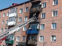 Незатушенная сигарета вызвала пожар в многоквартирном доме в Кызыле