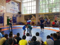 Олимпийские легенды провели мастер-класс по вольной борьбе детям и молодёжи Кызыла