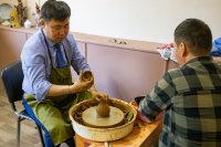 В столице Тувы Кызыле открылась гончарная мастерская