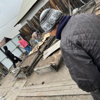 "Добрые сердца Тувы" помогли перекидать уголь 79-летней кызылчанке