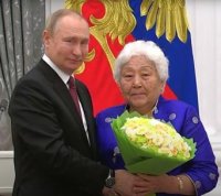 Президент России наградил тувинского онколога Алевтину Сиразитдинову знаком отличия «За наставничество»