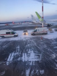 Участник СВО из Тувы оказал медпомощь пассажиру рейса Абакан-Москва, которому в полете стало плохо