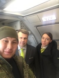Участник СВО из Тувы оказал медпомощь пассажиру рейса Абакан-Москва, которому в полете стало плохо