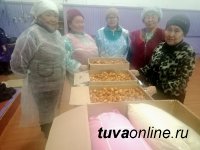 В Туве формируют груз с теплыми вещами и другими подарками для отправки участникам СВО