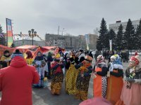 Детские сады Кызыла помогли горожанам красочно проводить Зиму и отпраздновать Масленицу