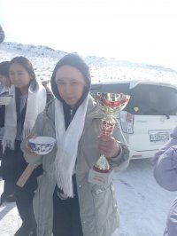 Футбольную команду школьниц Кызыл-Дага, серебряных призеров Сибирского этапа турнира по мини-футболу, чествуют в Туве