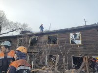 В Кызыле мужчина, разбиравший расселенный 2-этажный дом на дрова, погиб под обвалившейся кровлей