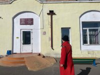 Отчет в парламенте, пункты пропуска, детский социальный центр, уборка в храме - о командировке сенатора Оюн в Туву