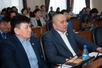 Отчет в парламенте, пункты пропуска, детский социальный центр, уборка в храме - о командировке сенатора Оюн в Туву