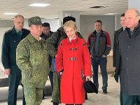 Отчет в парламенте, пункты пропуска, детский социальный центр, уборка в храме - о командировке сенатора Оюн в Туву