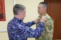 В Туве офицеру Росгвардии Соруку С. вручена медаль Жукова