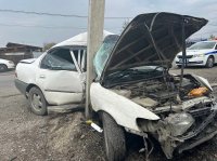 В Кызыле несовершеннолетний водитель госпитализирован в тяжелом состоянии после наезда на столб электропередач