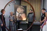 Мастер из Тувы создал портрет Путина, который поразил даже экспертов Эрмитажа