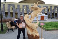 Мастер из Кунгуртуга Очур Аракчаа победил в Конкурсе резьбы по дереву "Уран Балды"