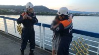 В Туве спасатели эвакуировали плачущую девушку с Коммунального моста