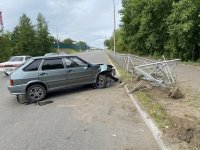 В Кызыле пьяный водитель без прав сбил машиной дорожное ограждение