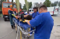 В Кызыле спасатели сняли с высоты строителя, которого ударило током