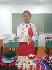 В школах Тувы стартовал первый этап Республиканского конкурса по резьбе по камню и обработке шерсти