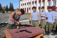 Современные школьники Тувы в восторге от военно-спортивной игры прежних лет «Зарница»