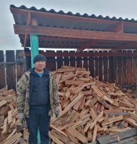 Любая помощь: супруге участника СВО в Туве помогли наколоть дрова на зиму