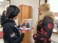 Сенатор Дина Оюн поставила подпись в поддержку выдвижения Владимира Путина