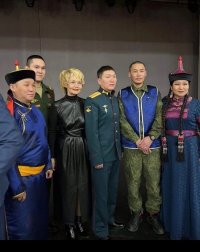 Сенатор Дина Оюн поздравила земляков с Днем защитника Отечества