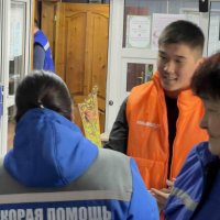 В рамках акции «Вам любимые!» активисты «Добрые Сердца Тувы»  поздравили сотрудниц скорой помощи Кызыла с 8 марта