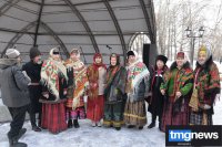 Песни, конкурсы и покорение столба - как отмечают Масленицу в Кызыле