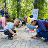В Международный день защиты детей активисты «Добрые Сердца Тувы» помогли организовать яркий и радостный конкурс рисунков на асфальте